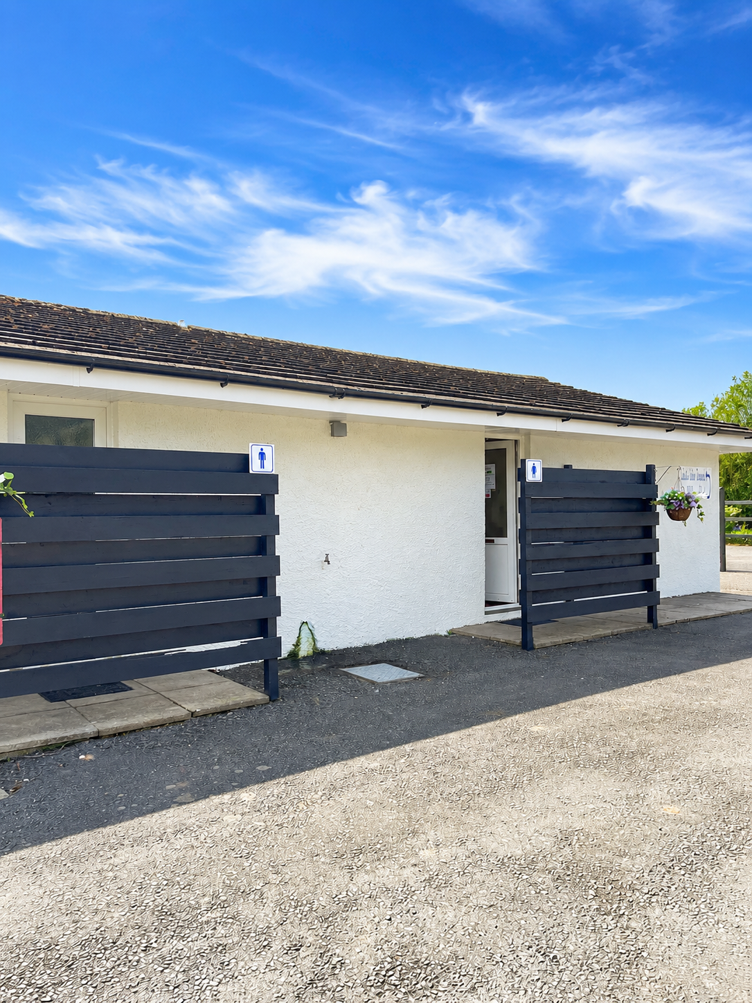 Modern facilities block at Zeacombe House